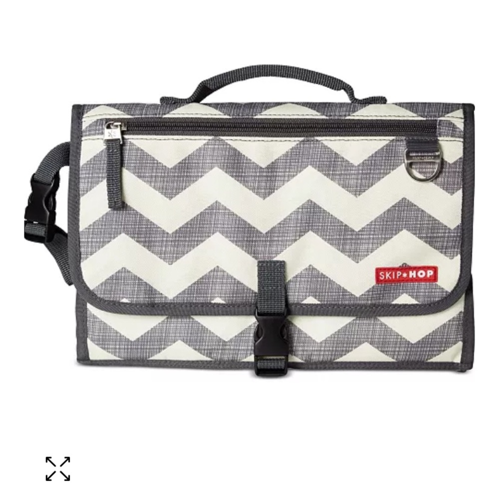 New Skip Hop Gray Chevron Changing Pad